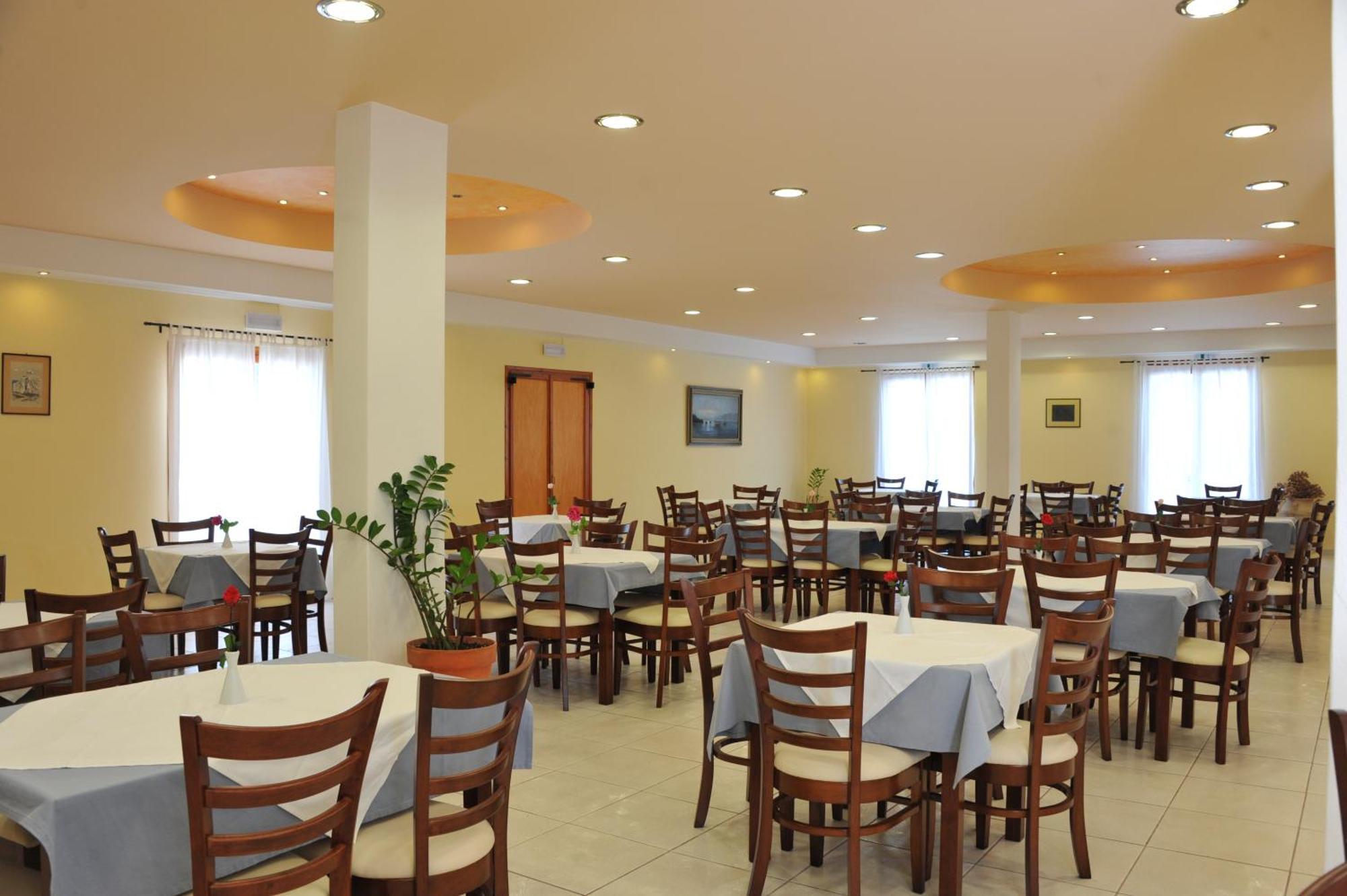 Eri Hotel Páros Exteriér fotografie