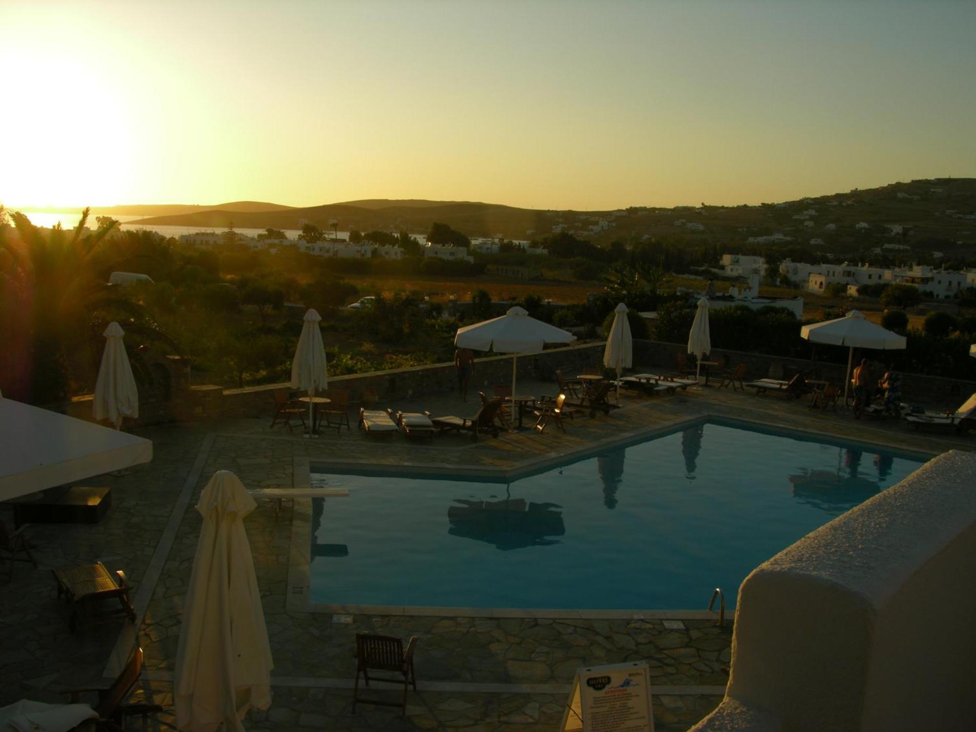 Eri Hotel Páros Exteriér fotografie